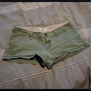American Eagle green shorts